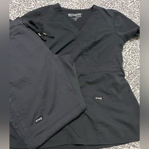 Gray Grey’s Anatomy scrub set Size Medium